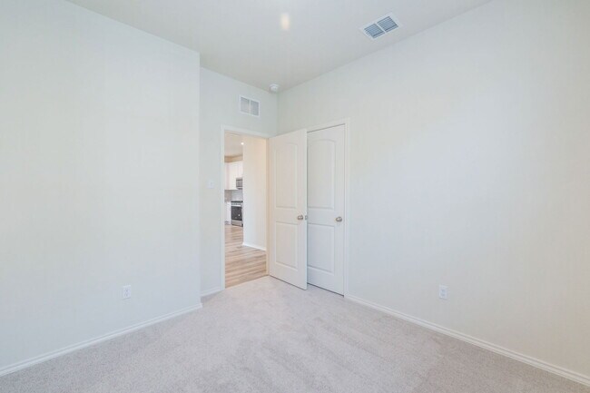 Building Photo - 181 Sugarberry Dr