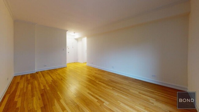 Building Photo - 305 W 13th St