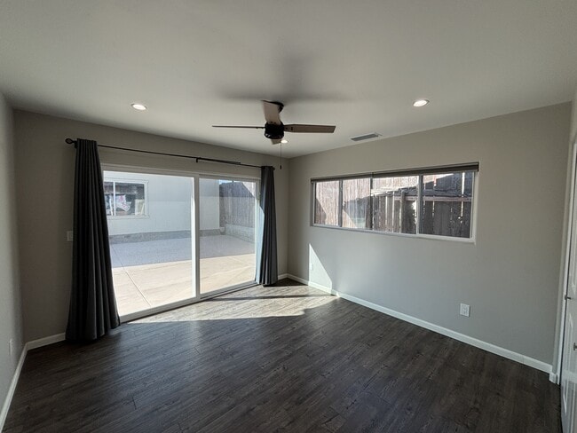 Building Photo - 851 N Vulcan Ave