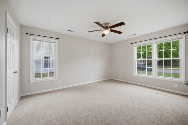 Building Photo - 2252 Newstead Dr