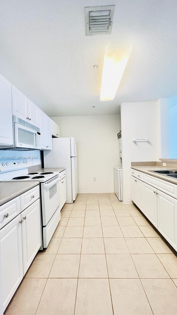 Building Photo - 1209 Main St