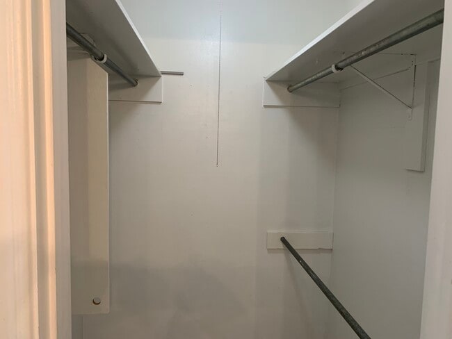 Building Photo - 10609 Lakewood Ave