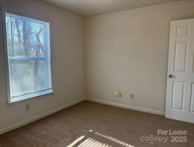 Building Photo - 1124 New Day Ct