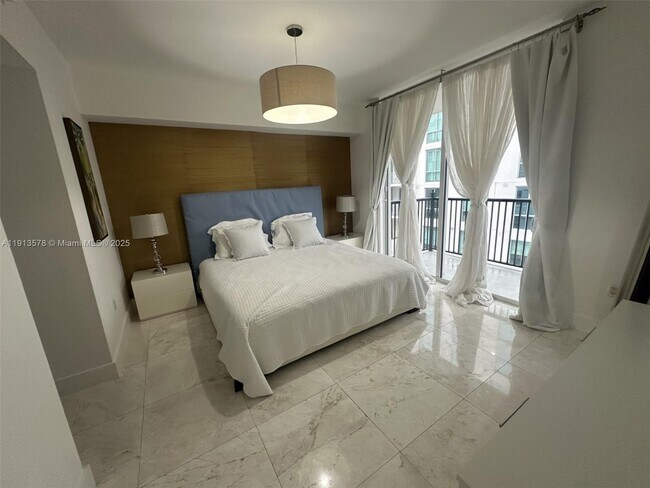 Building Photo - 4100 Salzedo St