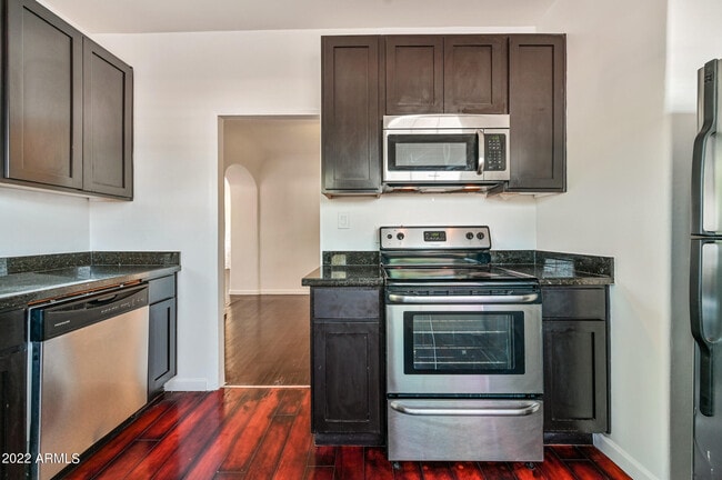 Building Photo - 3949 E Earll Dr