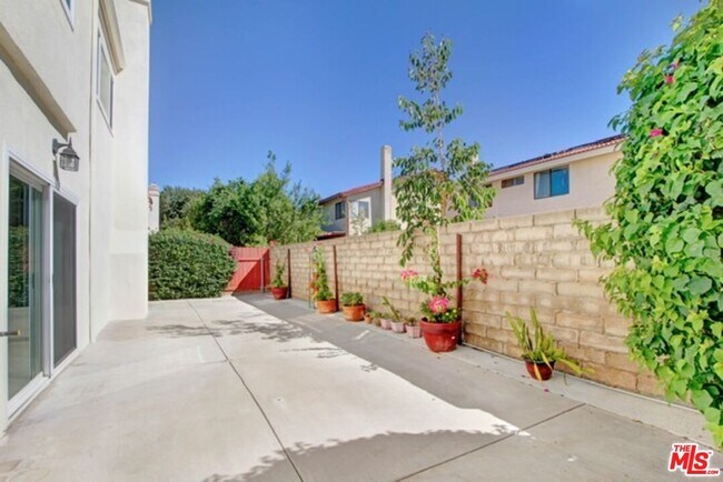 Building Photo - 20318 Blythe St