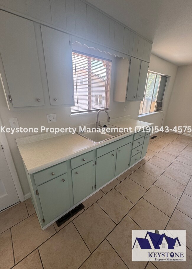 Building Photo - Nicely Updated! Northside Duplex 2 Bedroom...