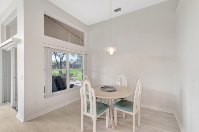 Building Photo - 7566 Pebble Shores Terrace