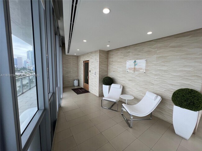 Building Photo - 1100 Biscayne Blvd