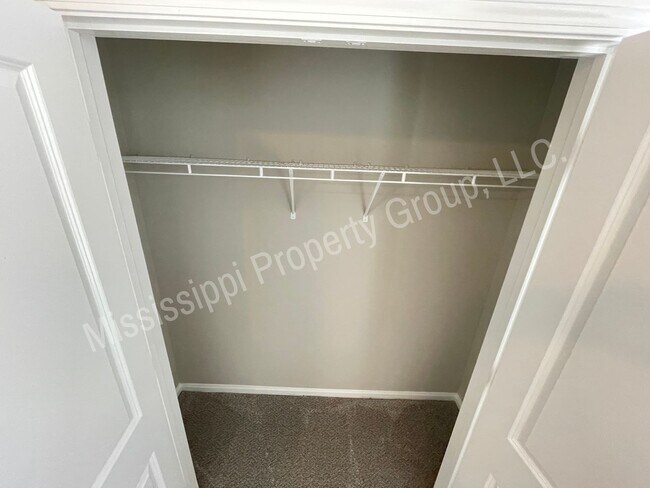 Building Photo - 517 Olive Branch Way