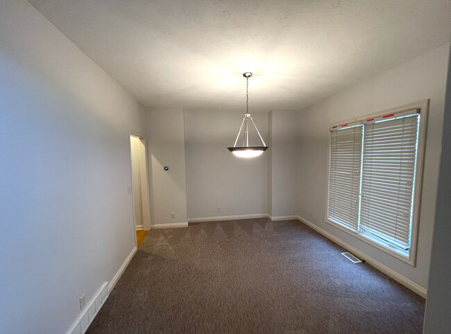 Building Photo - Comfort Meets Function in This 4-Bedroom H...