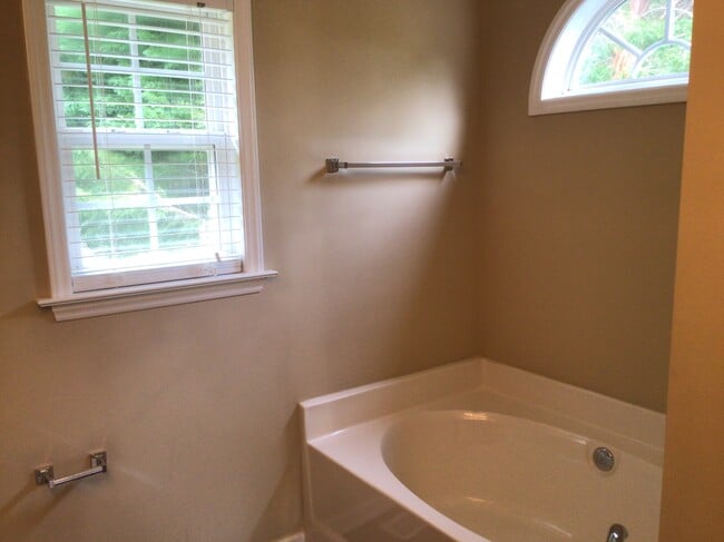 Building Photo - 423 Harvest Pine Road