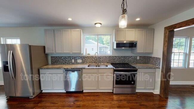 Building Photo - 217 Brockman Ave