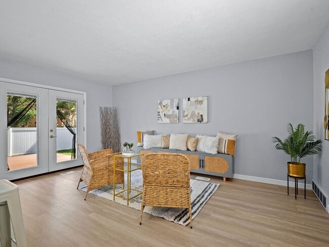 Building Photo - For Rent – Beautiful 4 Bedroom Home in Pal...