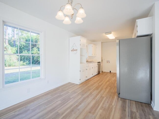 Building Photo - 2323 Frederick Pl