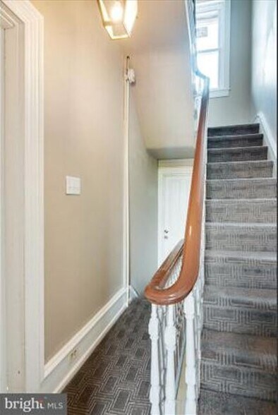 Building Photo - 414 Pine St