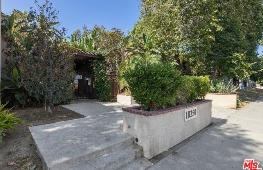 Building Photo - 18350 Hatteras St