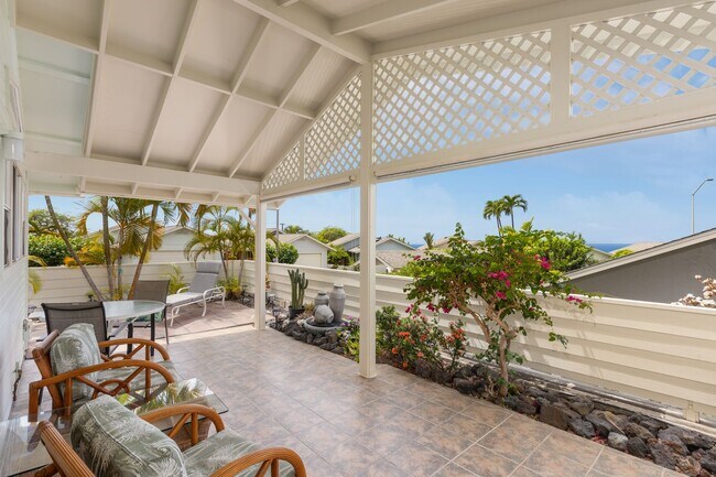 Building Photo - Furnished Home Close to Town