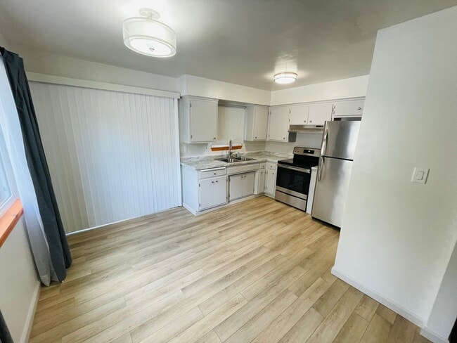 Building Photo - 2 bed 1 bath unit for rent in South Lake T...