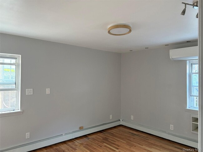 Building Photo - 18-53 Clintonville St