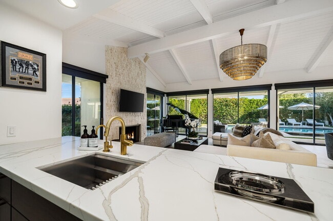 Building Photo - 6 Exeter Ct