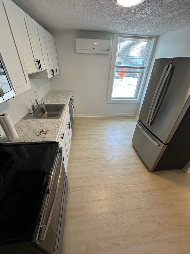 Building Photo - 1 bed unit in Waltham available in 6/1