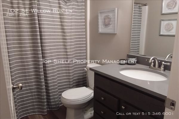 Building Photo - 2 bedroom, 2 bath Townhome