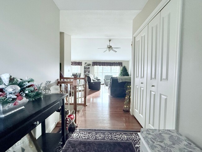 Building Photo - 5 Bed 3 Bath House in Waverly, IA
