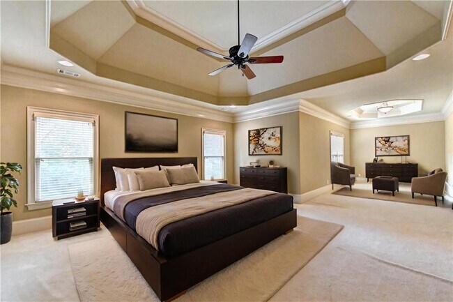 Building Photo - 8920 Doral Dr