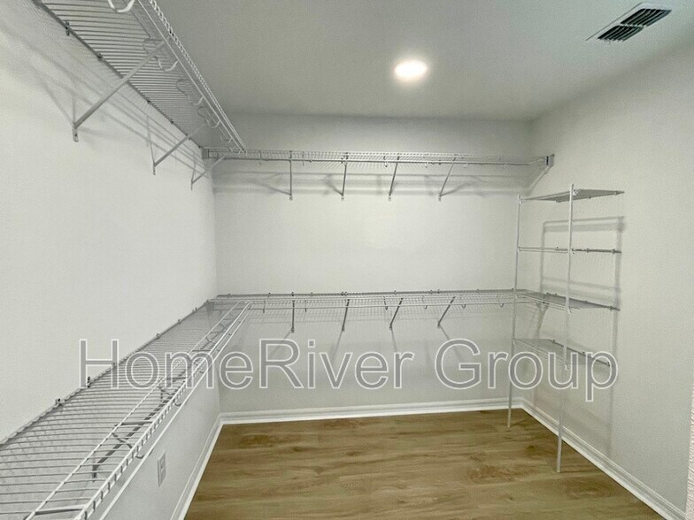 Building Photo - 10701 New Morning Dr