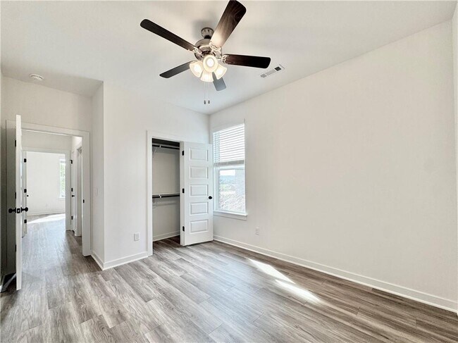 Building Photo - 569 W Canada Dr