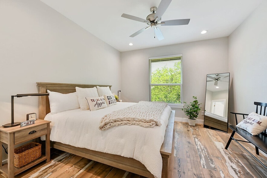 Building Photo - 105 Anderson St