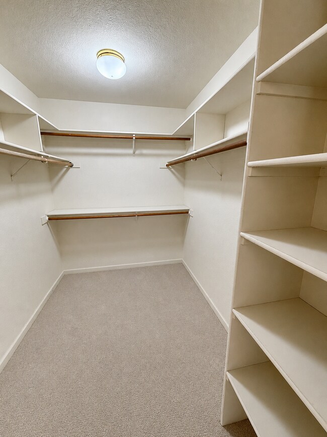 Building Photo - 8036 Glenbar Way