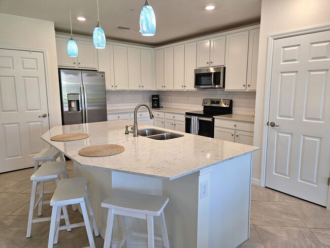 Building Photo - Seasonal Short-Term Sought after Sarasota National (Social Membership) with resort like Amenities!