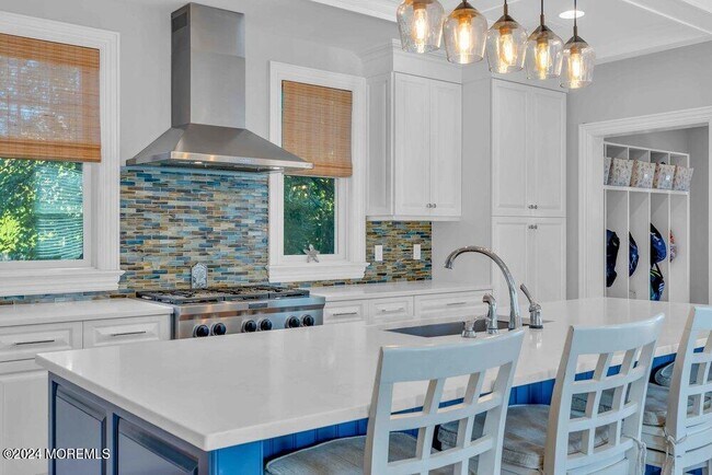 Building Photo - 300 Salem Ave