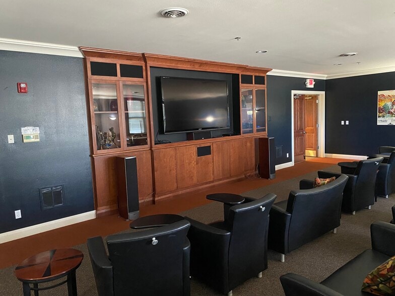 Building Photo - 4110 S Lake Dr