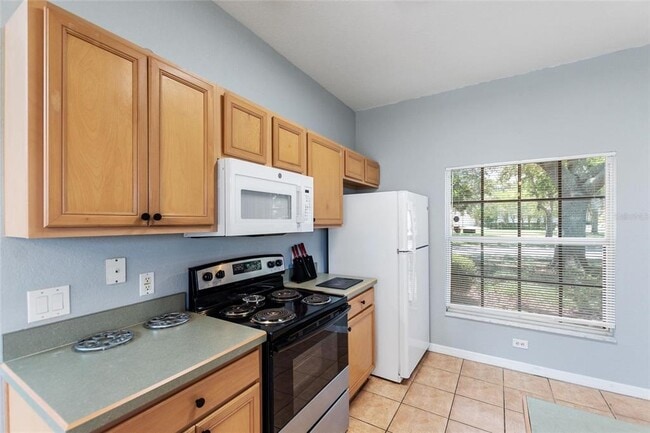 Building Photo - 546 Windsor Pl