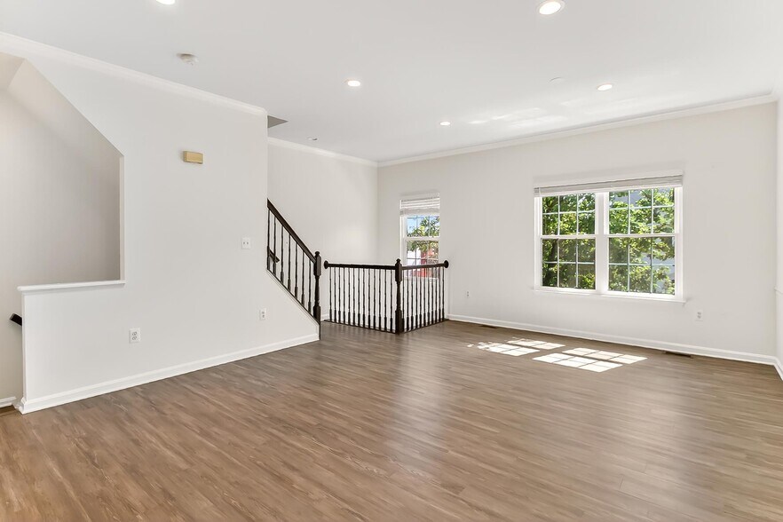 Building Photo - 239 Golden Larch Ter NE