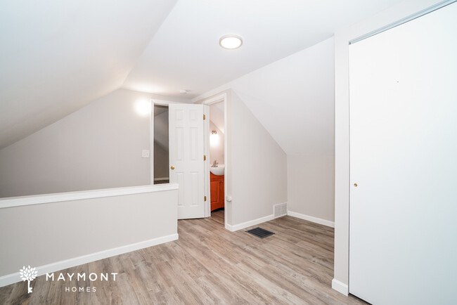 Building Photo - 4 Bedroom Home with Comfortable Layout