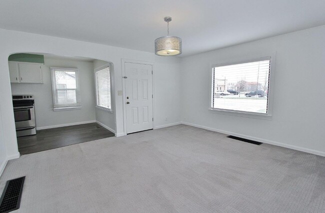 Building Photo - Charming Single-Level Home