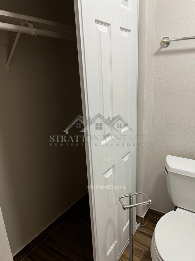 Building Photo - 424 W Brown Rd