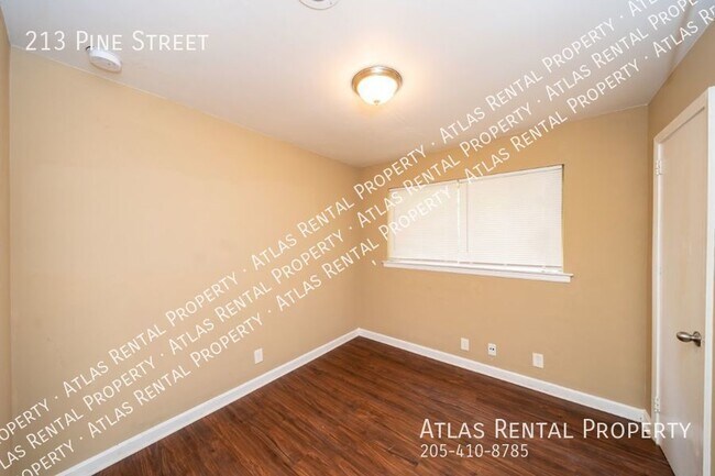 Building Photo - 213 Pine St