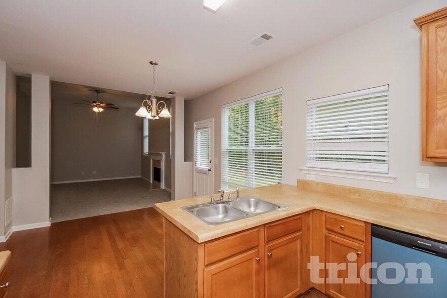 Building Photo - 46 Crescent Woode Way