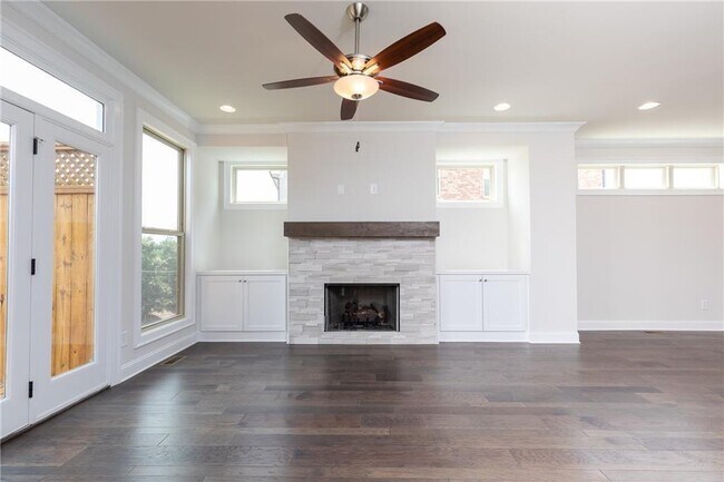 Building Photo - 7826 Laurel Crest Dr