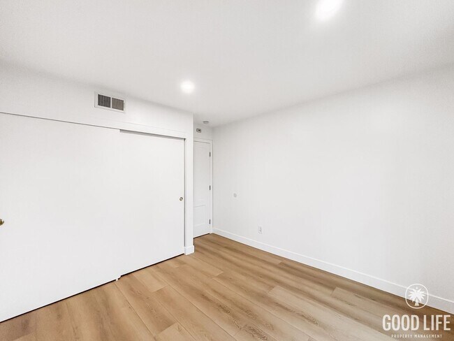 Building Photo - Charming 2BD/2BA Condo in Hillcrest W/ W/D...