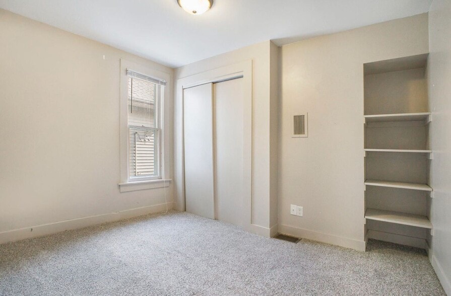 Building Photo - 311 Robey Pl SE