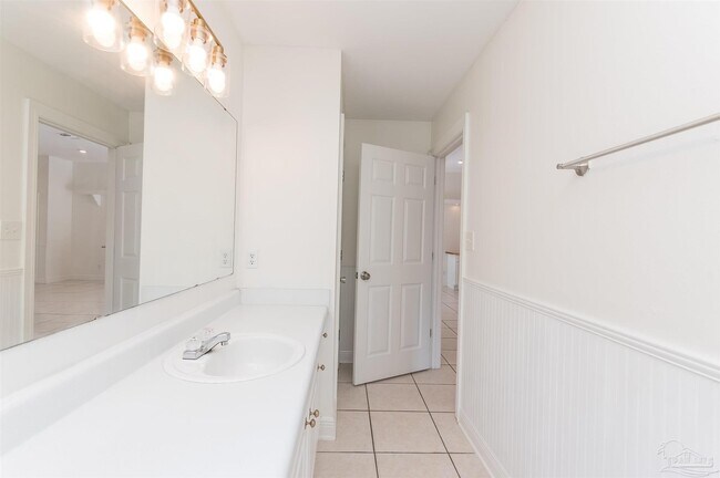 Building Photo - 1065 Freeboard Blvd