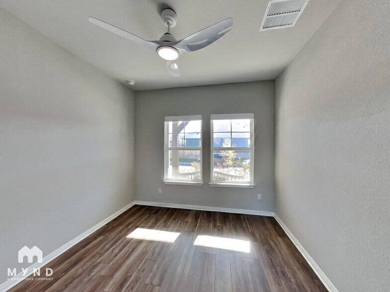 Building Photo - 906 Limestone Shls Rd