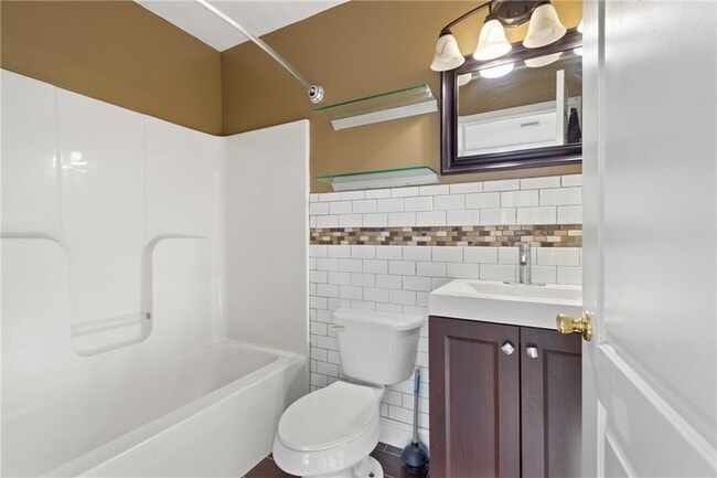 Building Photo - 102 Dixon St