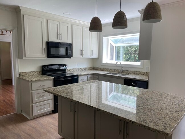 Building Photo - 1516 Highland Park Dr